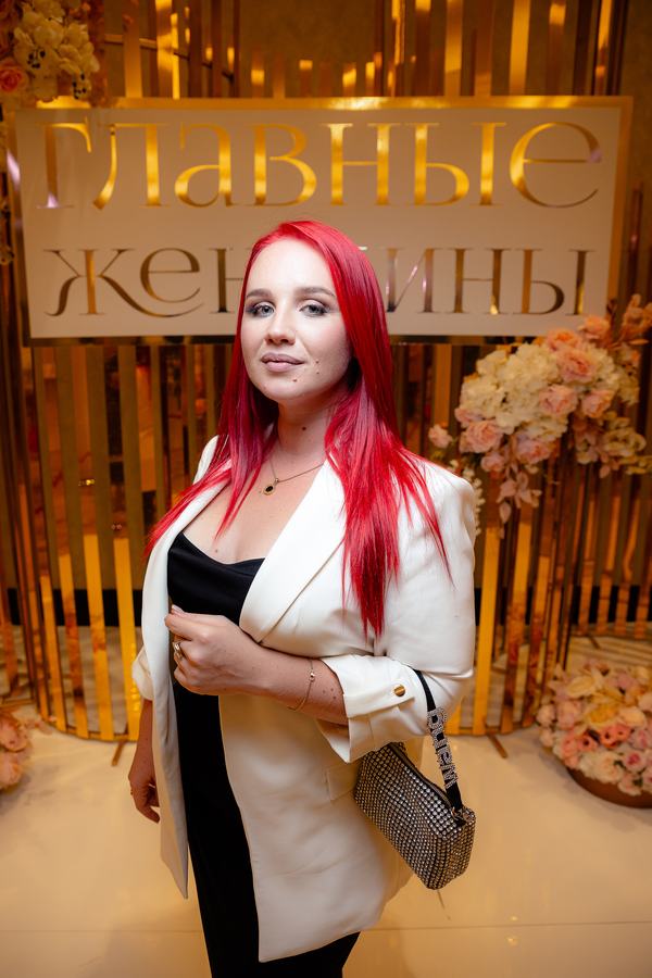 У фотозоны премии «Главные женщины»